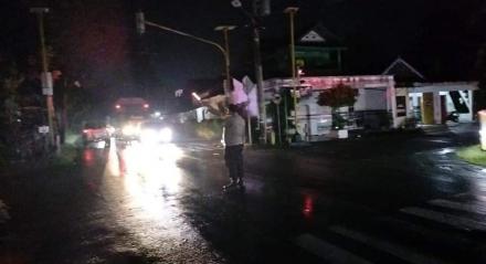 Hati- hati lampu trafik simpang empat Kalurahan Ringinharjo mati