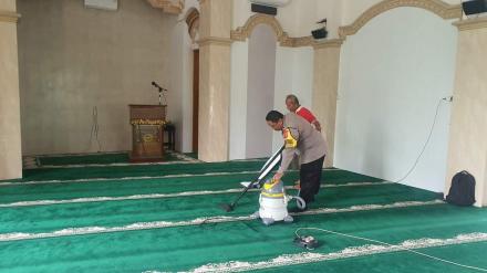 Babinkatibmas bersama jajaran Polsek Bantul melaksanakan Kerja bakti di Masjid Annajah